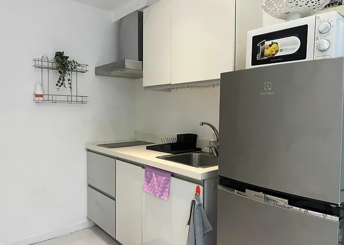 Aparthotel 1br Loft At Gramercy Makati With Free Pool Access And Wifi 4*